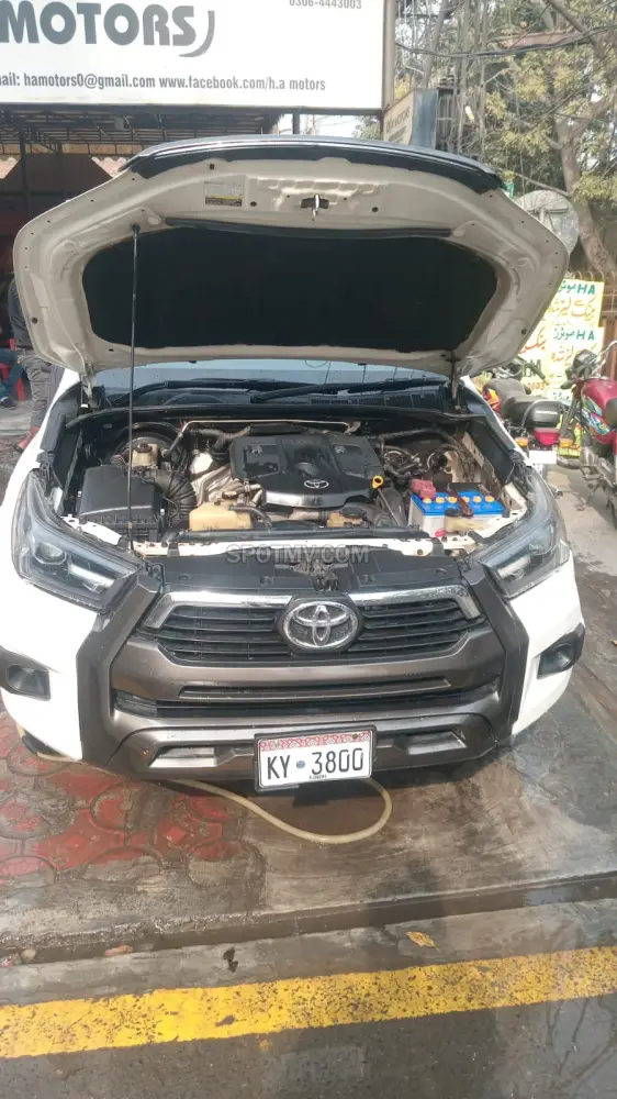 Toyota Hilux Revo V Automatic 2.8