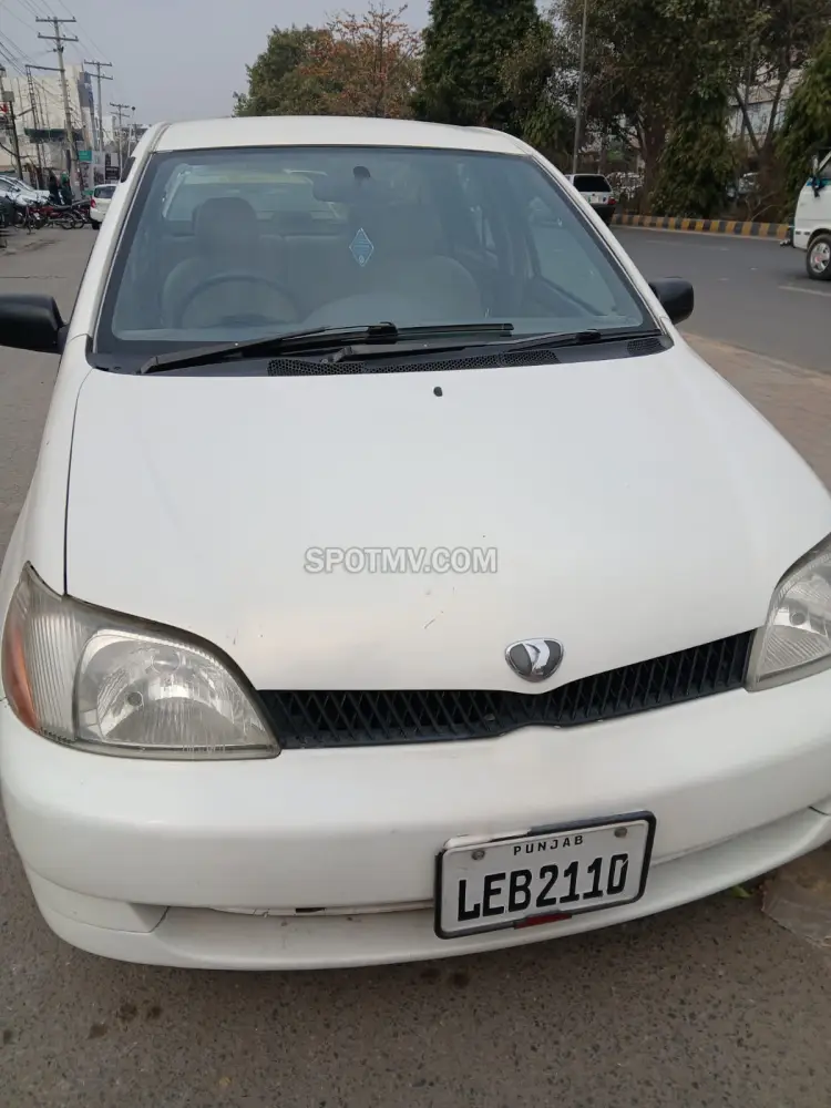 Toyota Platz F 1.0