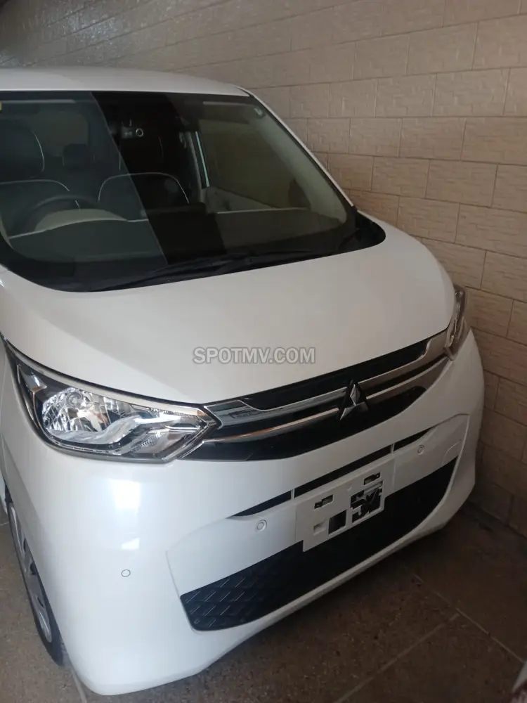 Mitsubishi EK Wagon M e Assist