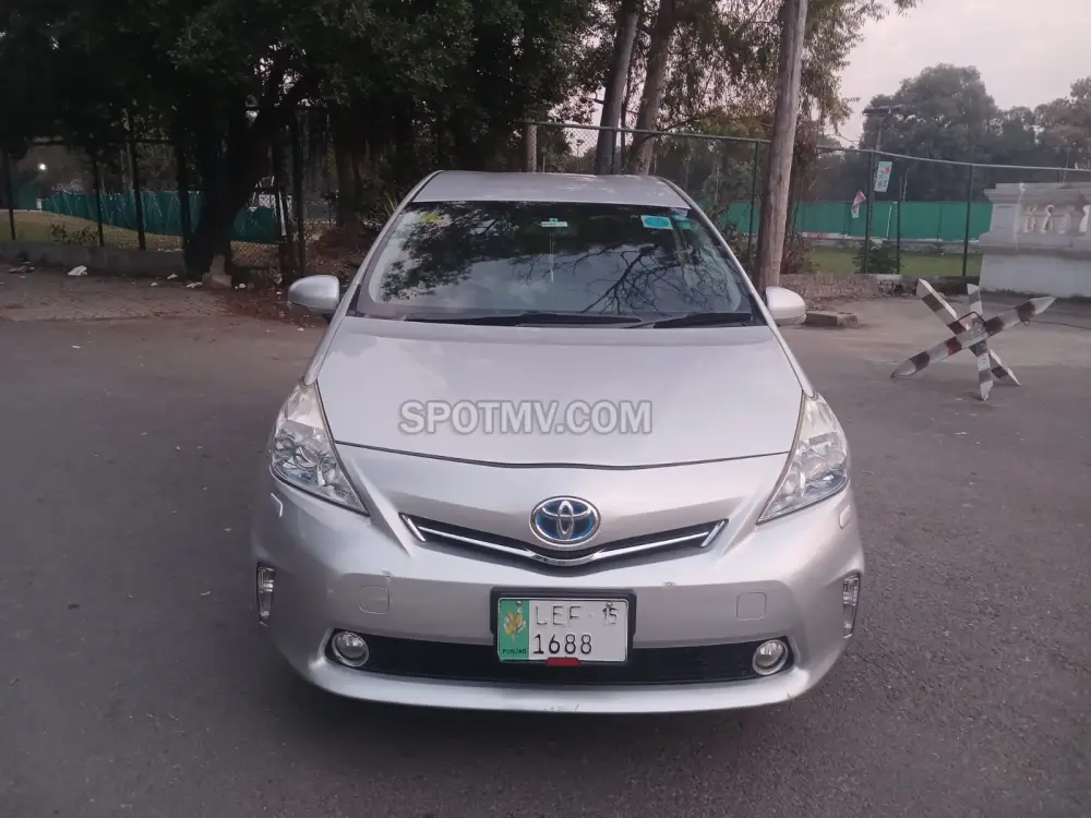 Toyota Prius Alpha S