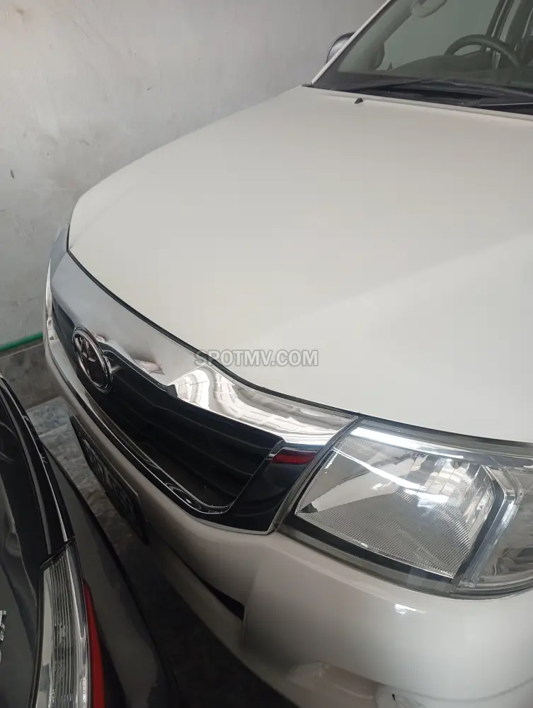 Toyota Hilux 4X4 Double Cab Standard Manual