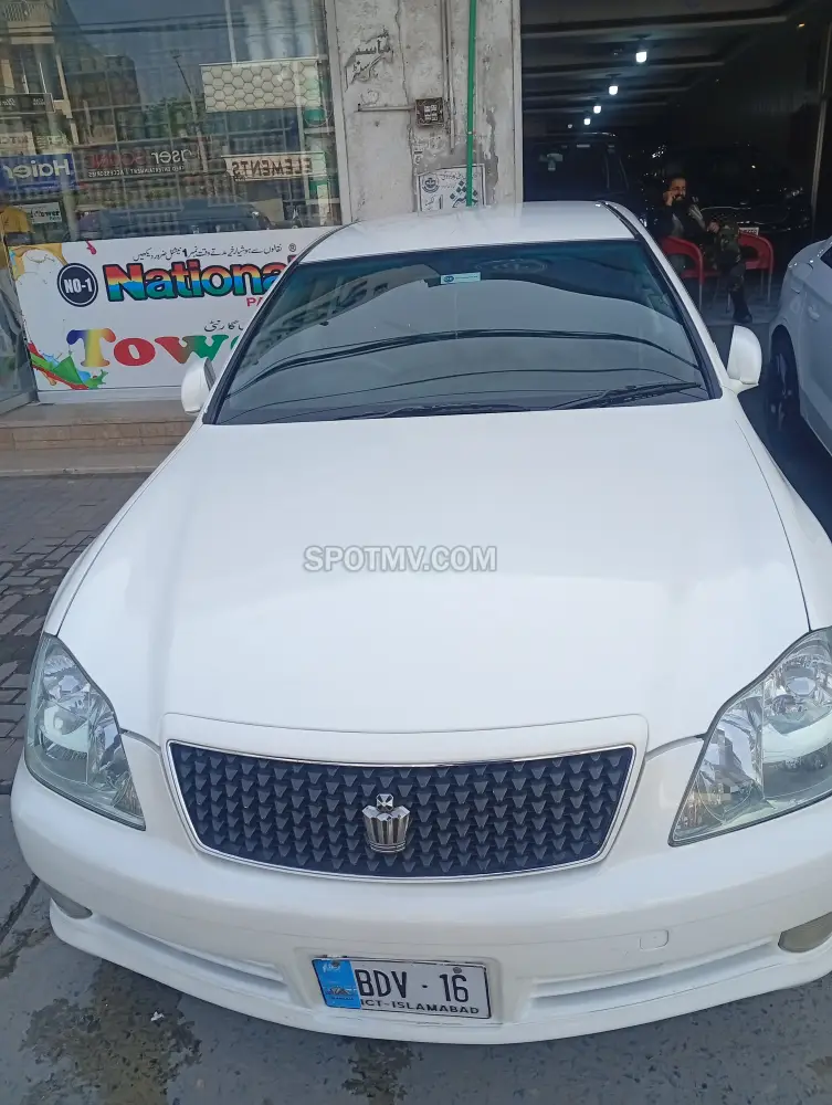 Toyota Crown Royal Saloon