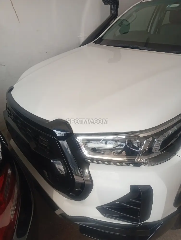 Toyota Hilux Revo G Automatic 2.8