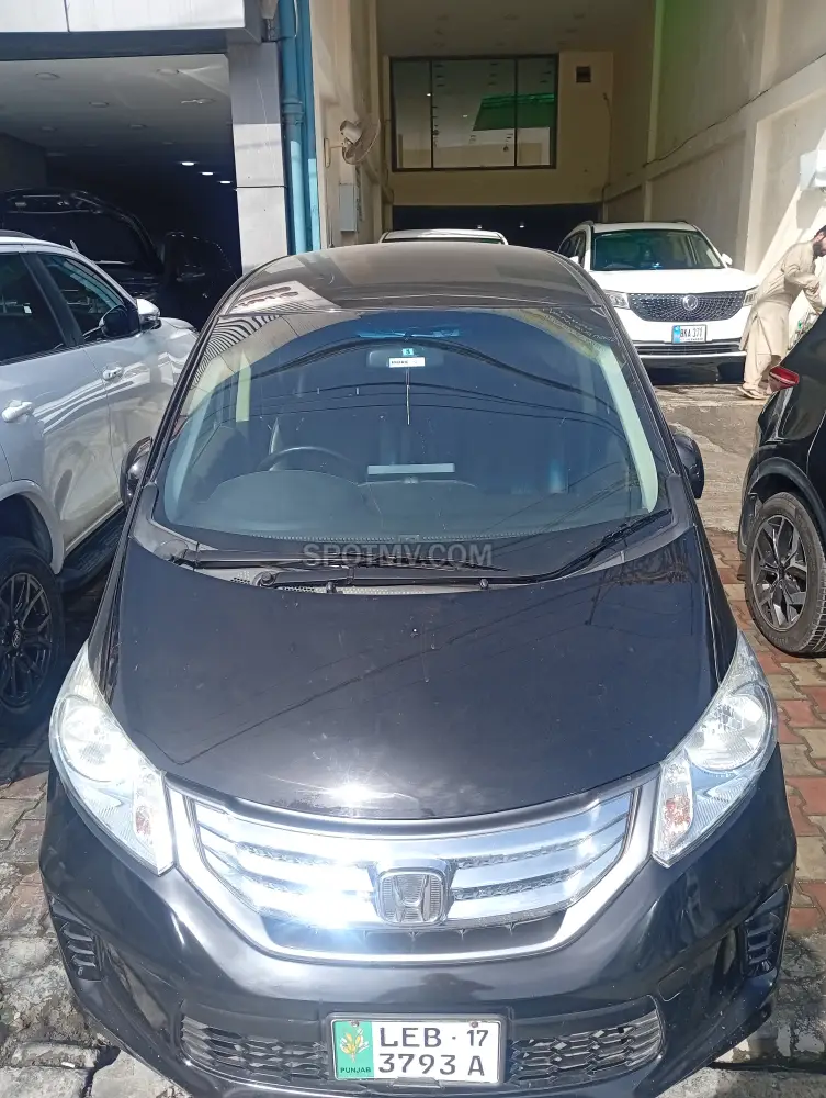 Honda Freed Hybrid B