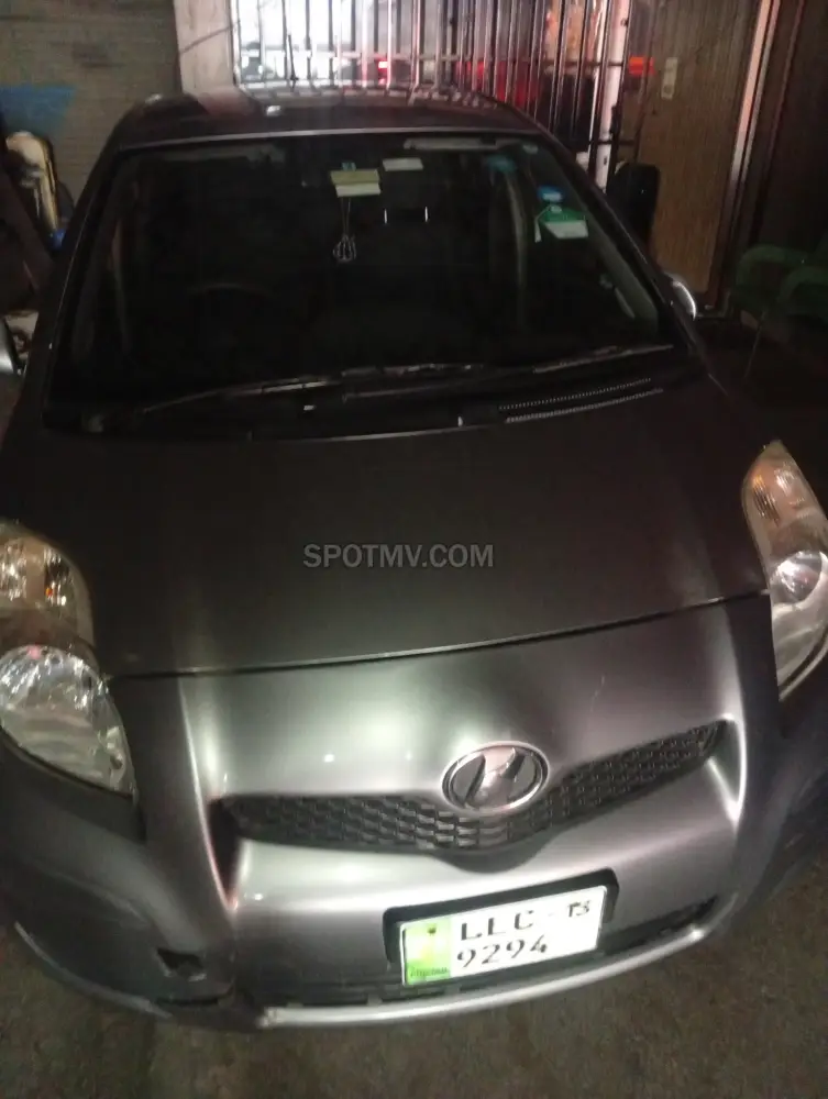 Toyota Vitz F 1.0