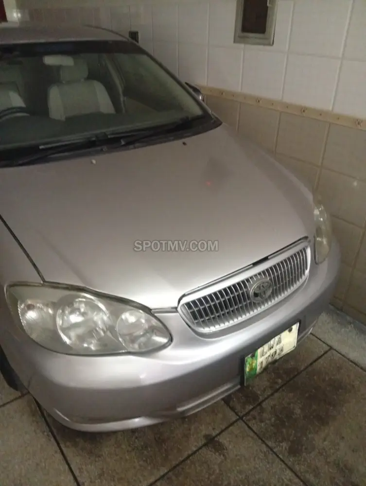 Toyota Corolla SE Saloon