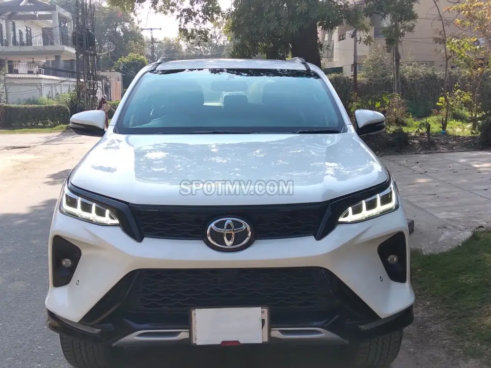 Toyota Fortuner Legender