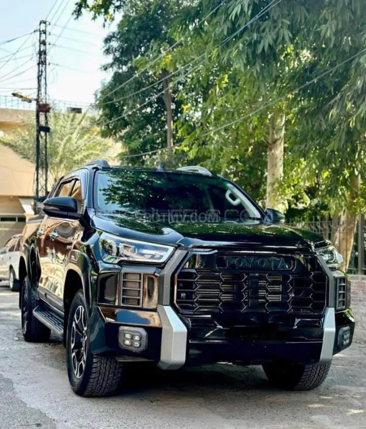 Toyota Hilux Revo G Automatic 2.8