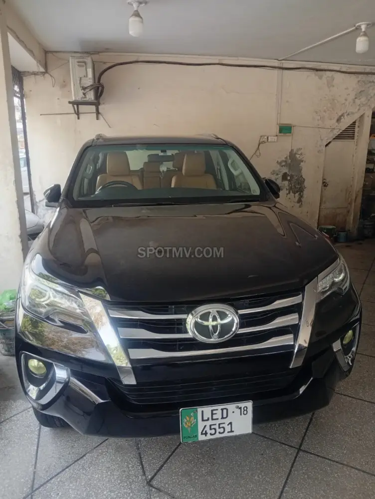 Toyota Fortuner 2.7 V