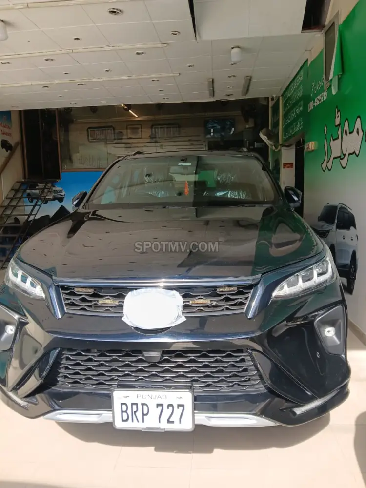 Toyota Fortuner Legender