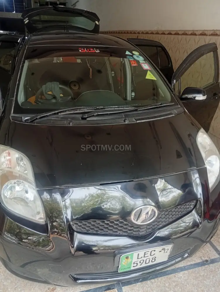 Toyota Vitz F 1.0