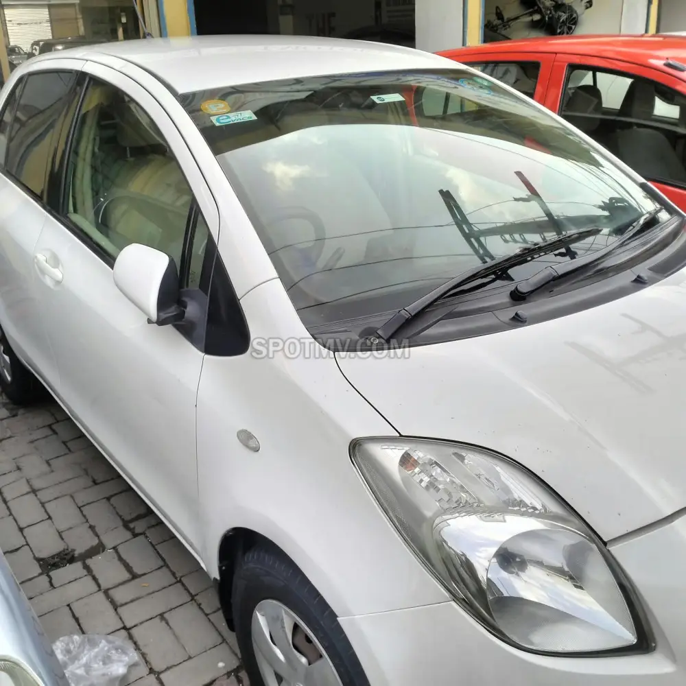 Toyota Vitz F 1.0