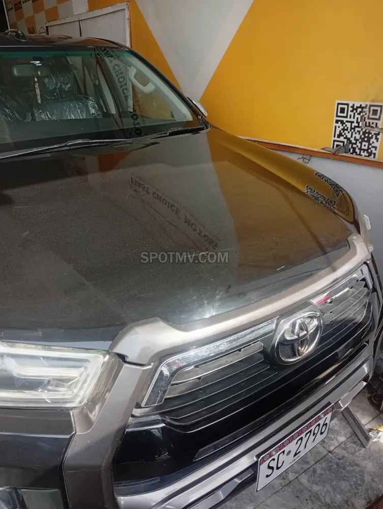 Toyota Hilux Revo V Automatic 2.8