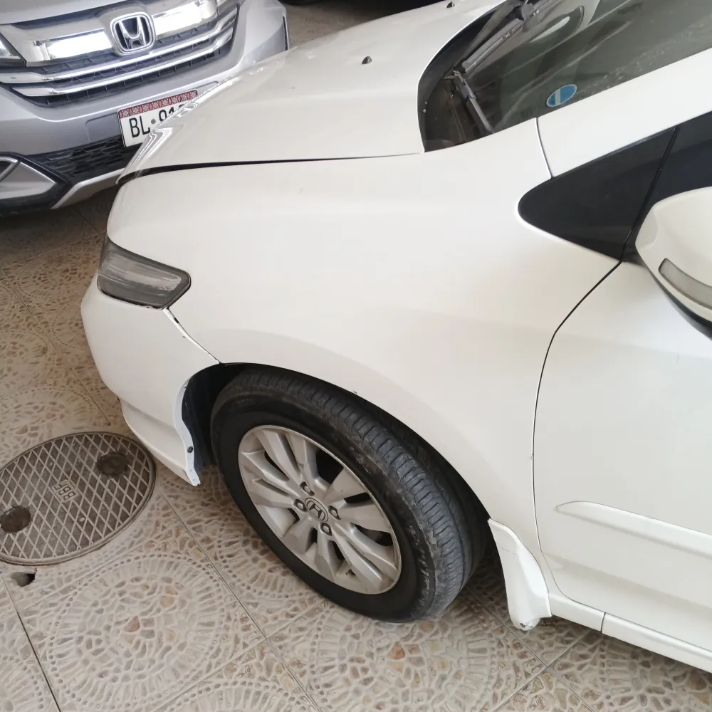 Front_fender_left image