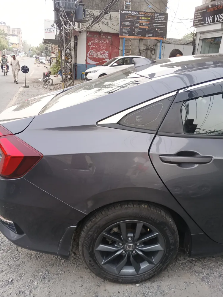 Rear_fender_right image