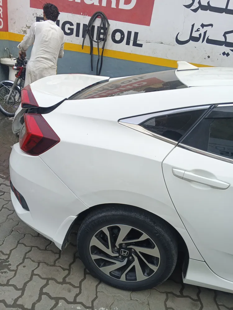 Rear_fender_right image