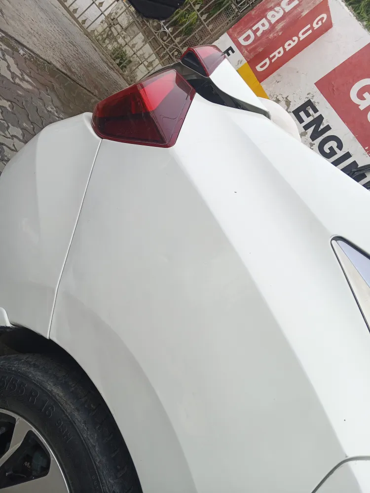Rear_fender_right image