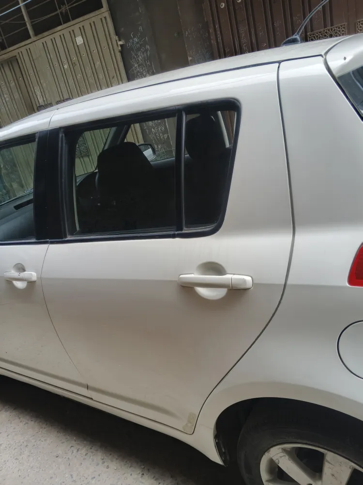 Rear_left_door image